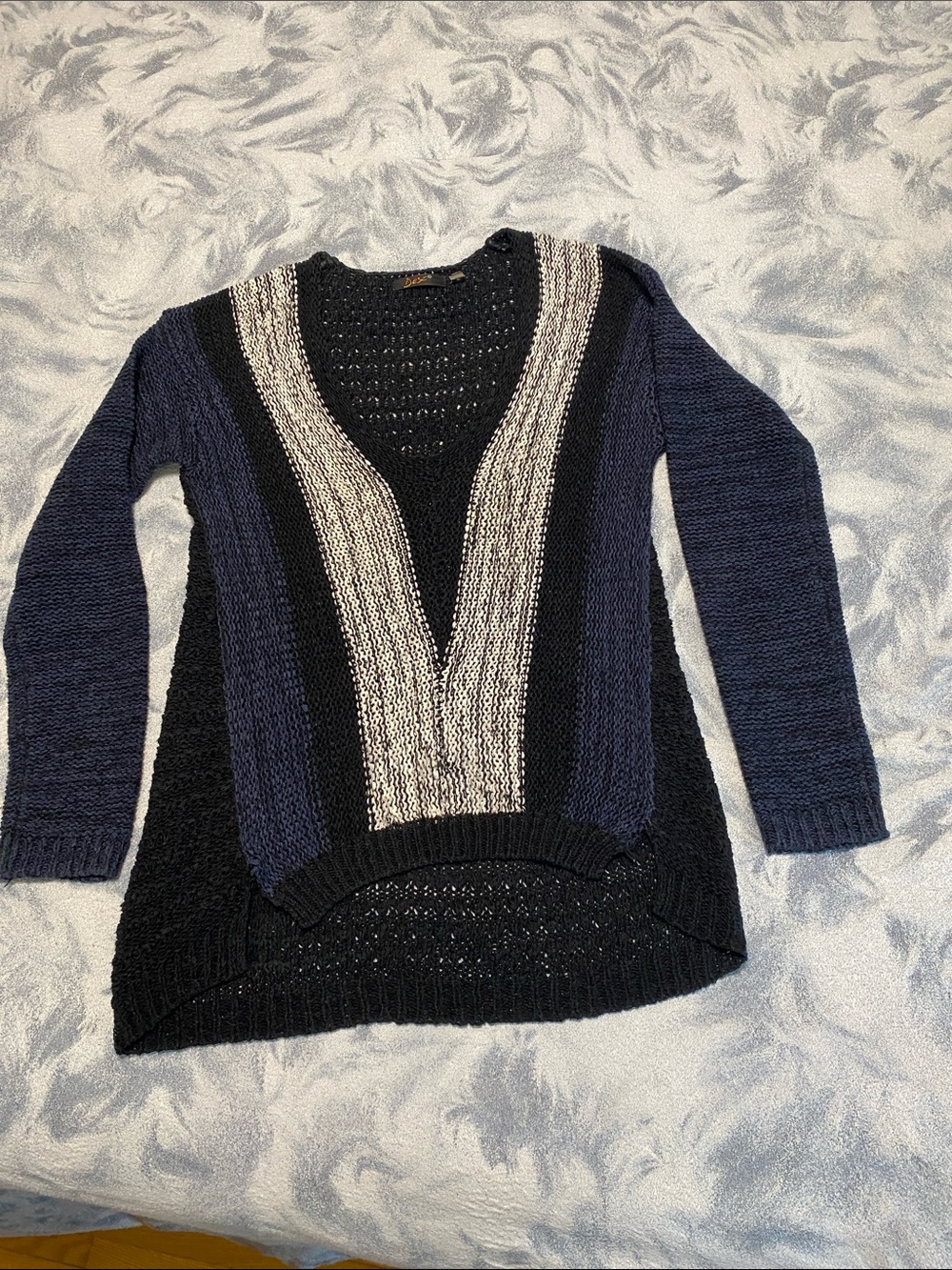 Dex V-Neck Colorblock Knit Sweater - Black, Navy & Cream